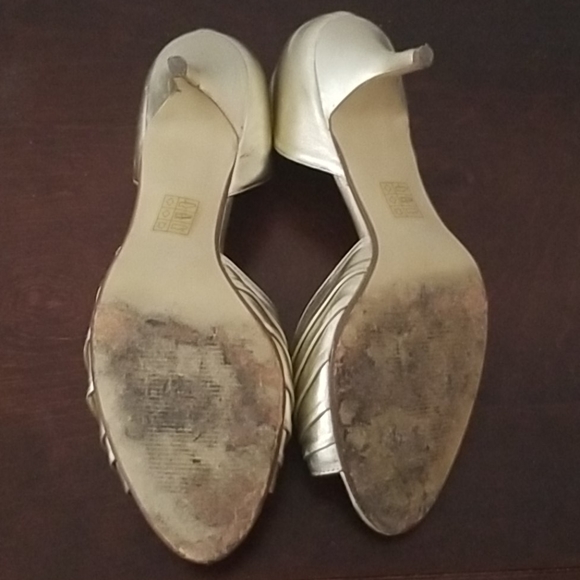 Gold leather heels - Picture 5 of 6